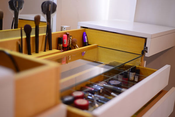 beautypul, baño, cosmeticos, cremas, cuarto, espacio, makeup, maquillaje, orden, productos, tocador, vanity, organizador de maquillaje, comoda, cajones, tocador con espejo, caja maquillaje, caja cosmeticos, mesa de maquillaje, muebles de maquillaje, escritorio para maquillaje, como organizar cosmeticos, como organizar maquillaje, mueble con espejo para maquillarse, cajas para maquillaje, organizador para baño, cajas para guardar maquillaje, mueble tocador, tocador de maquillaje, muebles para maquillaje, tocadores, organizador de cosmeticos, tocadores de madera rusticos, organizador para accesorios y cosmeticos, tocador sin espejo, tocadores de madera rusticos, comoda tocador con espejo, mesa para tocador, maquillaje tocador, organizar cremas, tocadores con espejo grande, mesa de tocador moderno, escritorio tocador espejo, tocador blanco con espejo, como hacer un organizador de maquillaje,